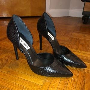 Steve Madden black crocodile leather pump heel